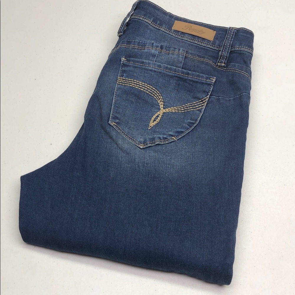 ROYALTY FOR ME WANNA BETTA BUTT HIGH-RISE CROP ROLLUP JEANS 12/31x26 ⭐️